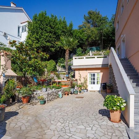 Apartment Studio Close To Sea Krk Town Bagian luar foto