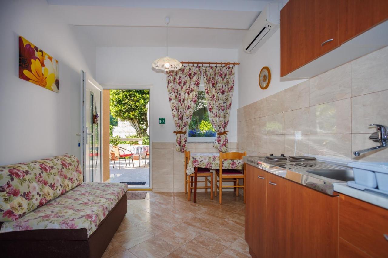 Apartment Studio Close To Sea Krk Town Bagian luar foto