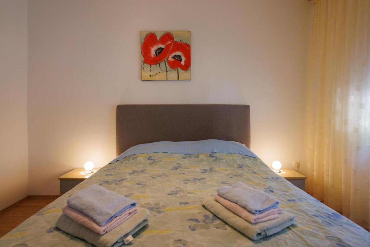 Apartment Studio Close To Sea Krk Town Bagian luar foto