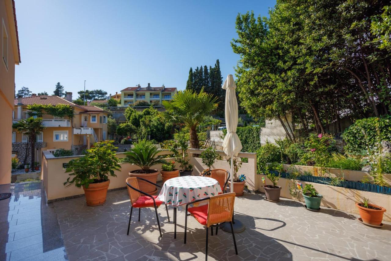 Apartment Studio Close To Sea Krk Town Bagian luar foto