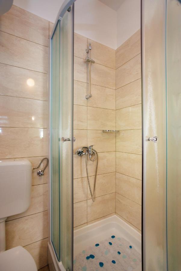 Apartment Studio Close To Sea Krk Town Bagian luar foto