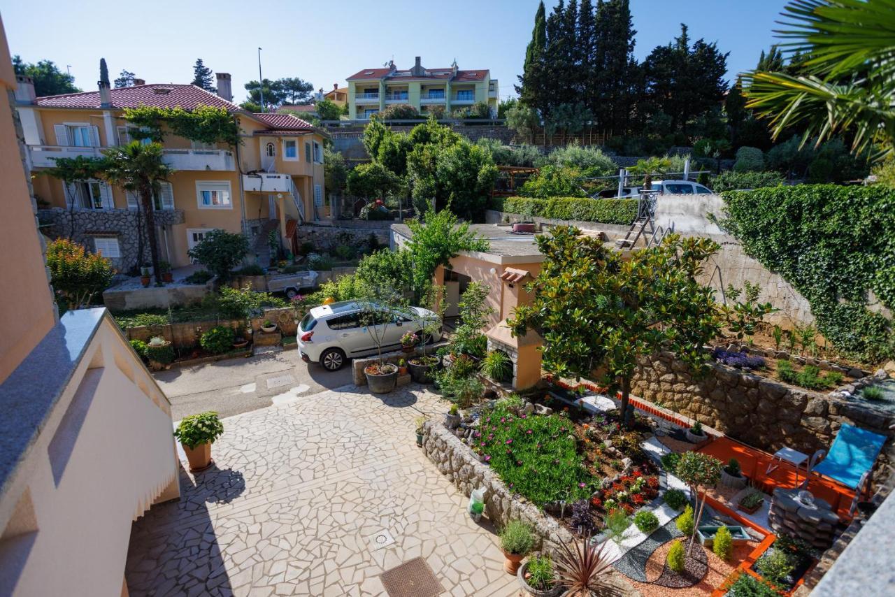 Apartment Studio Close To Sea Krk Town Bagian luar foto